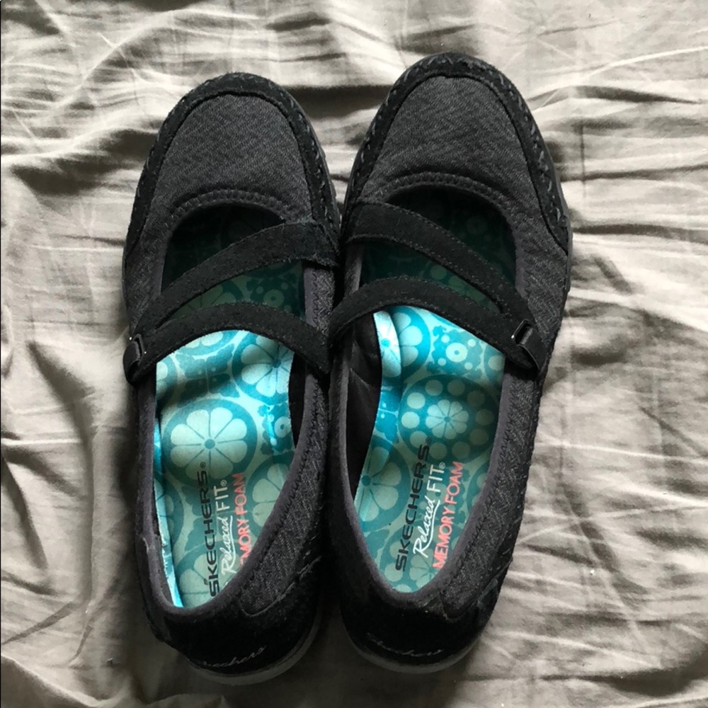 Sketchers relaxed fit memory foam shoes